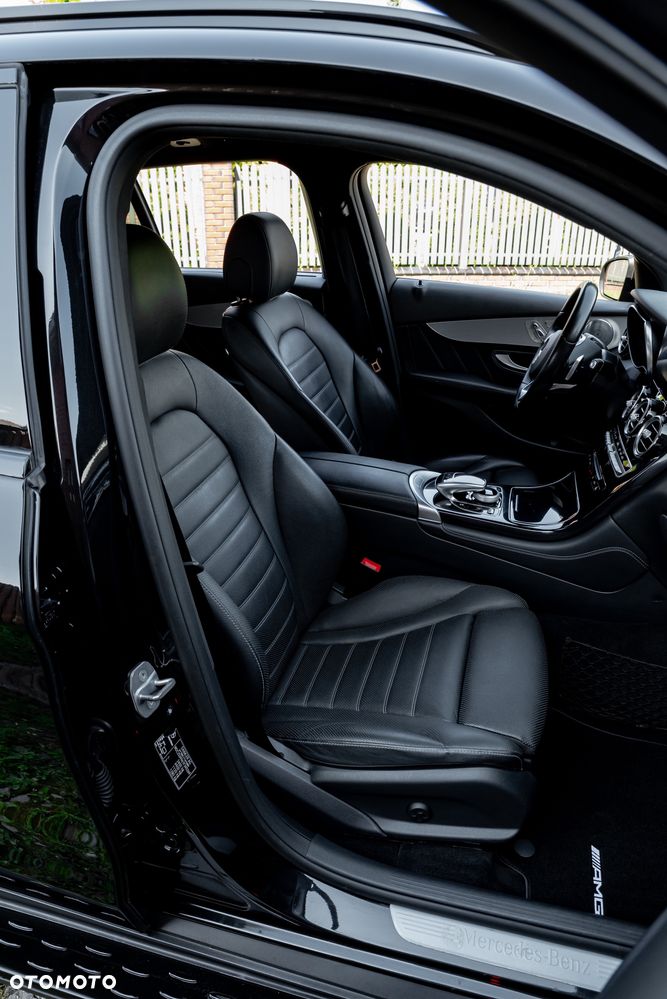 Mercedes-Benz GLC 250 4Matic 9G-TRONIC AMG Line - 23