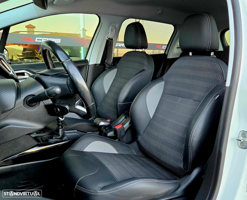 Peugeot 2008 1.2 PureTech Allure - 10