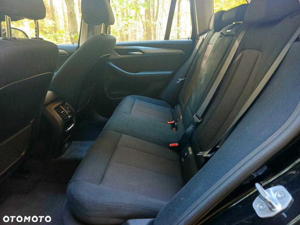 BMW X3 sDrive18d - 26