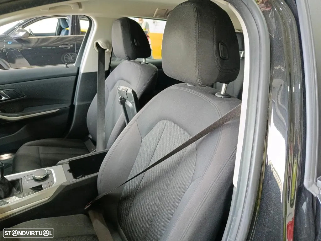 BMW 318 d Touring Essence - 7