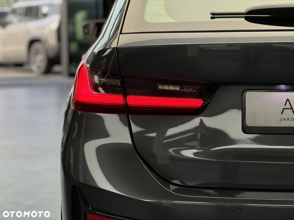 BMW Seria 3 318i - 39