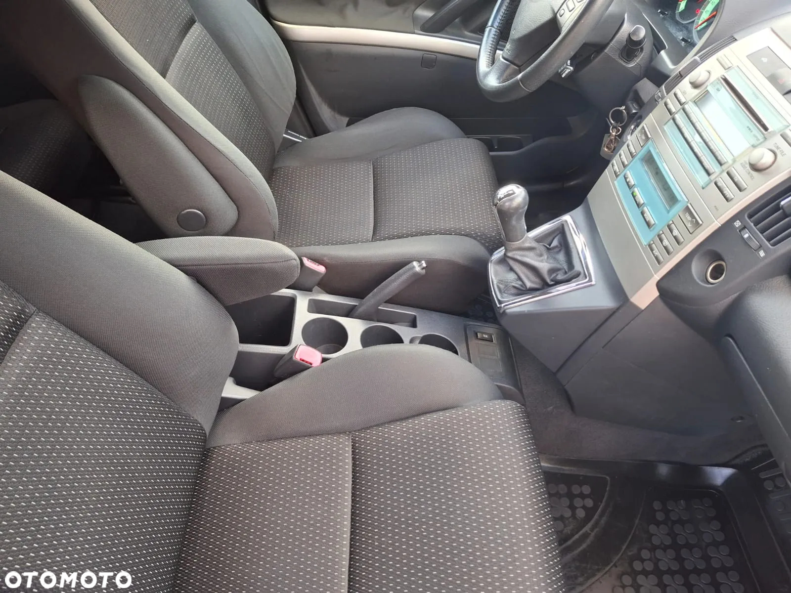 Toyota Corolla Verso 1.8 Premium + - 12