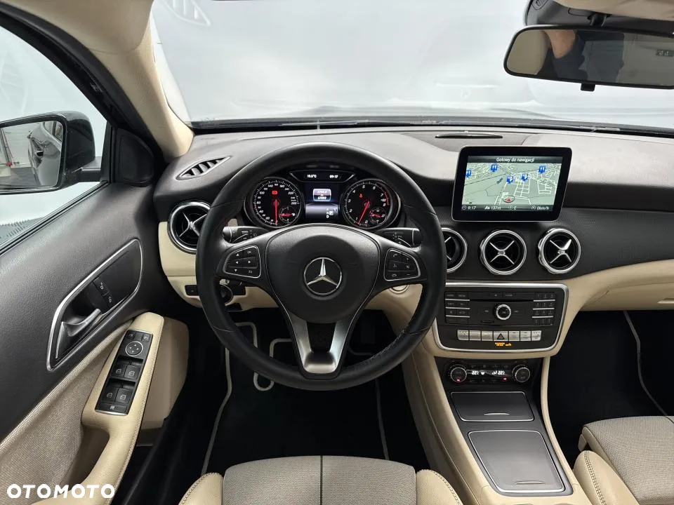 Mercedes-Benz GLA 200 7G-DCT - 21