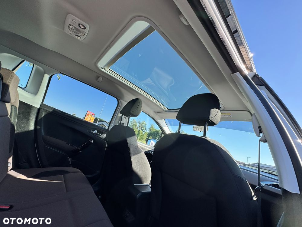 Peugeot 2008 1.6 e-HDi Style S&S - 23