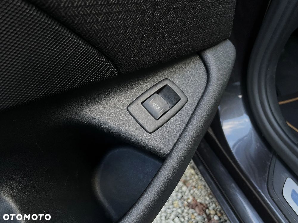 BMW Seria 5 520d - 38