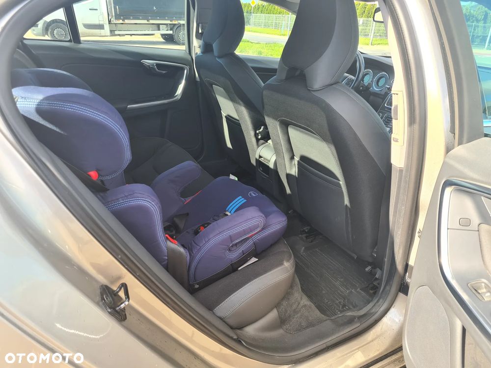 Volvo S60 D3 Momentum - 12