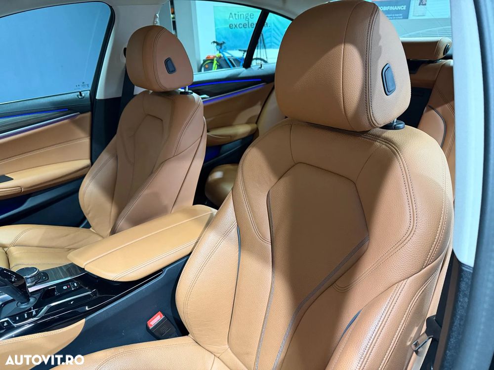 BMW Seria 5 520d Aut. Luxury Line - 31