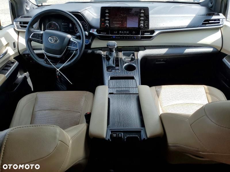 Toyota Sienna - 10