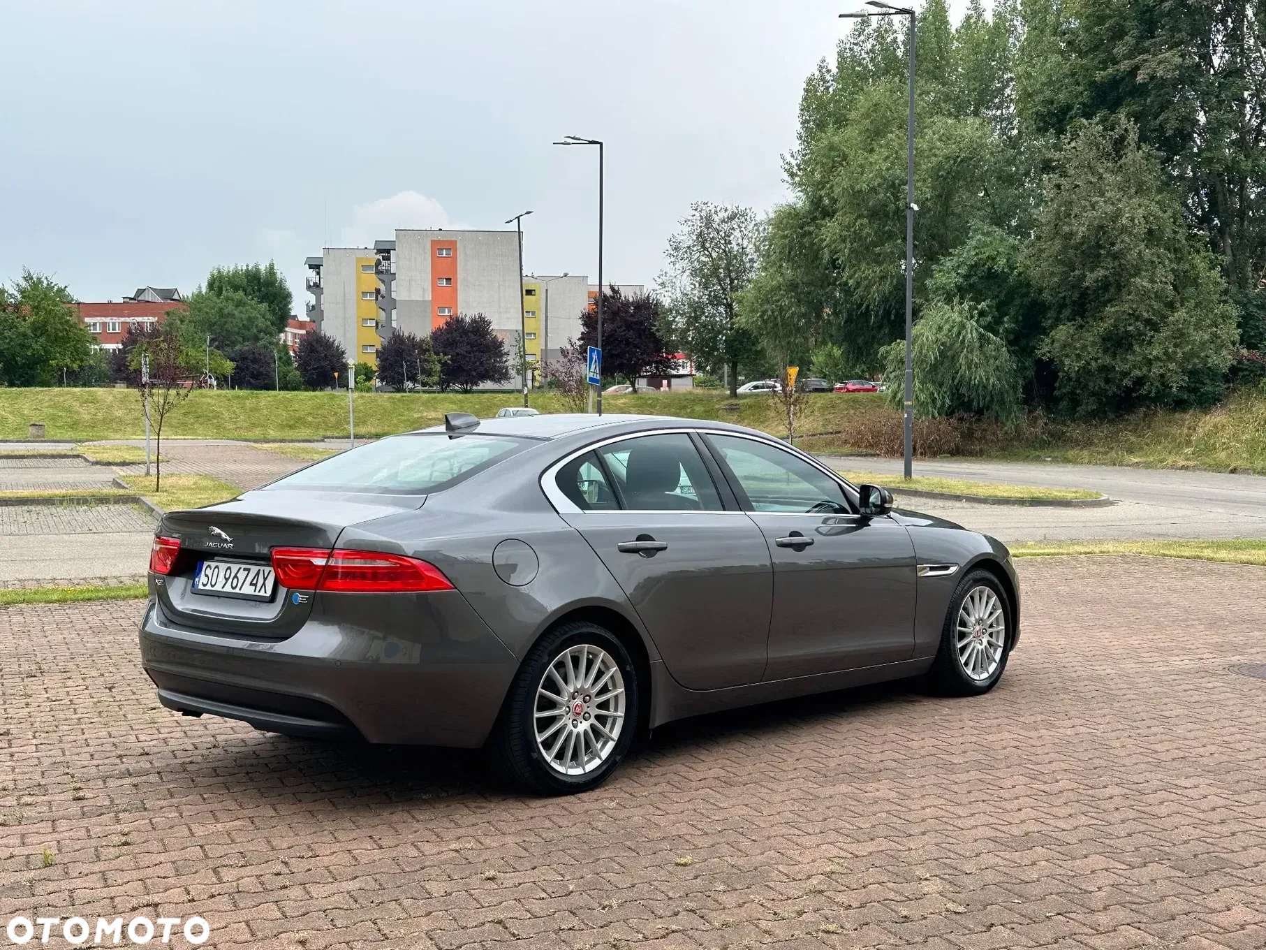 Jaguar XE - 11