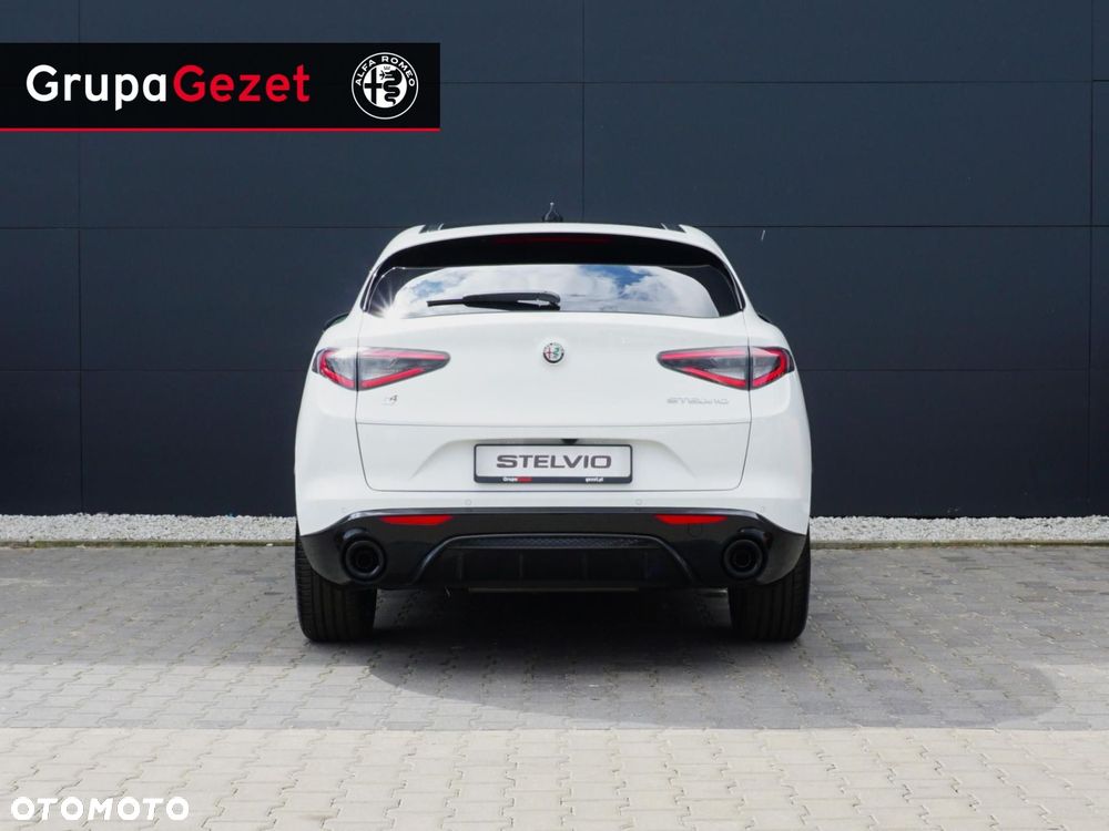Alfa Romeo Stelvio - 16