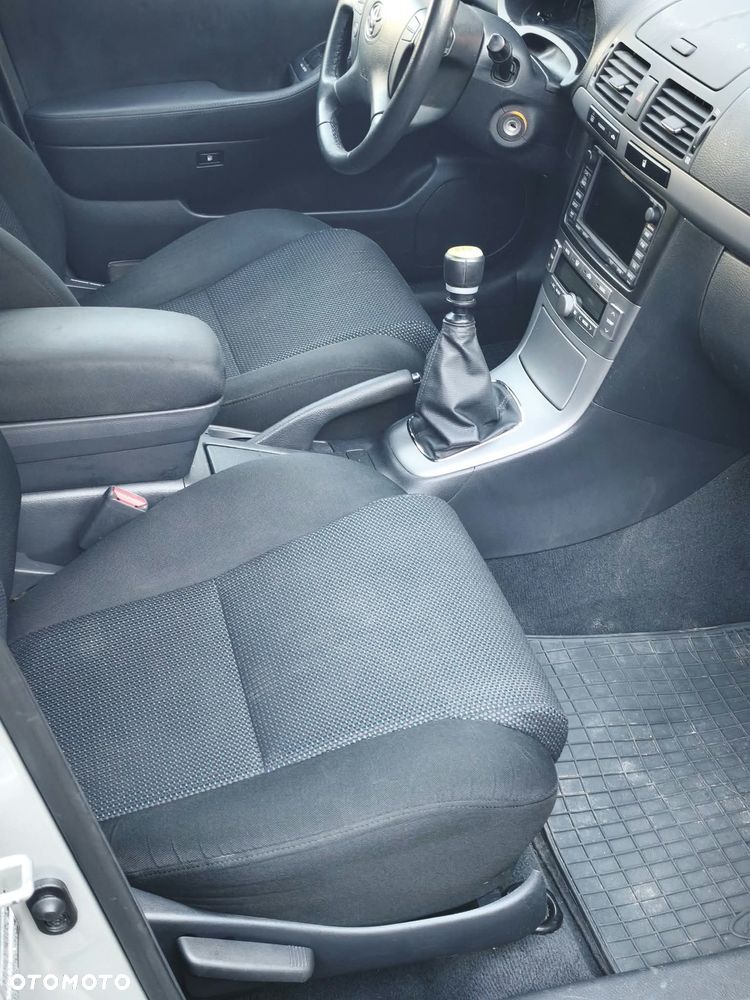 Toyota Avensis 2.0 D-4D Sol+NAVI - 18