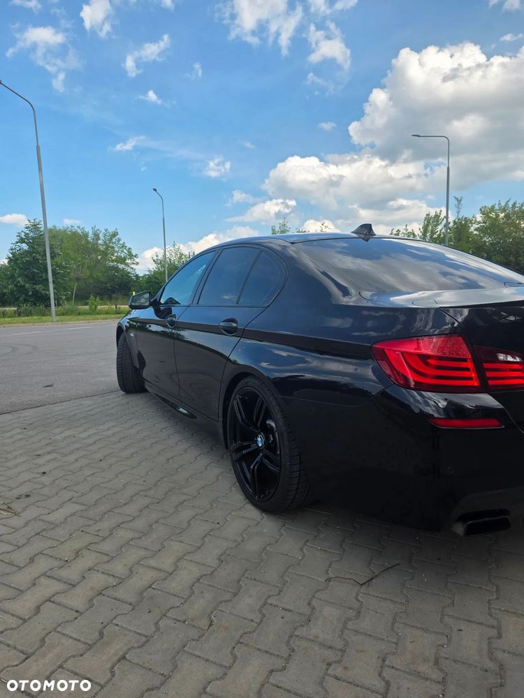 BMW Seria 5 550i Sport-Aut - 12