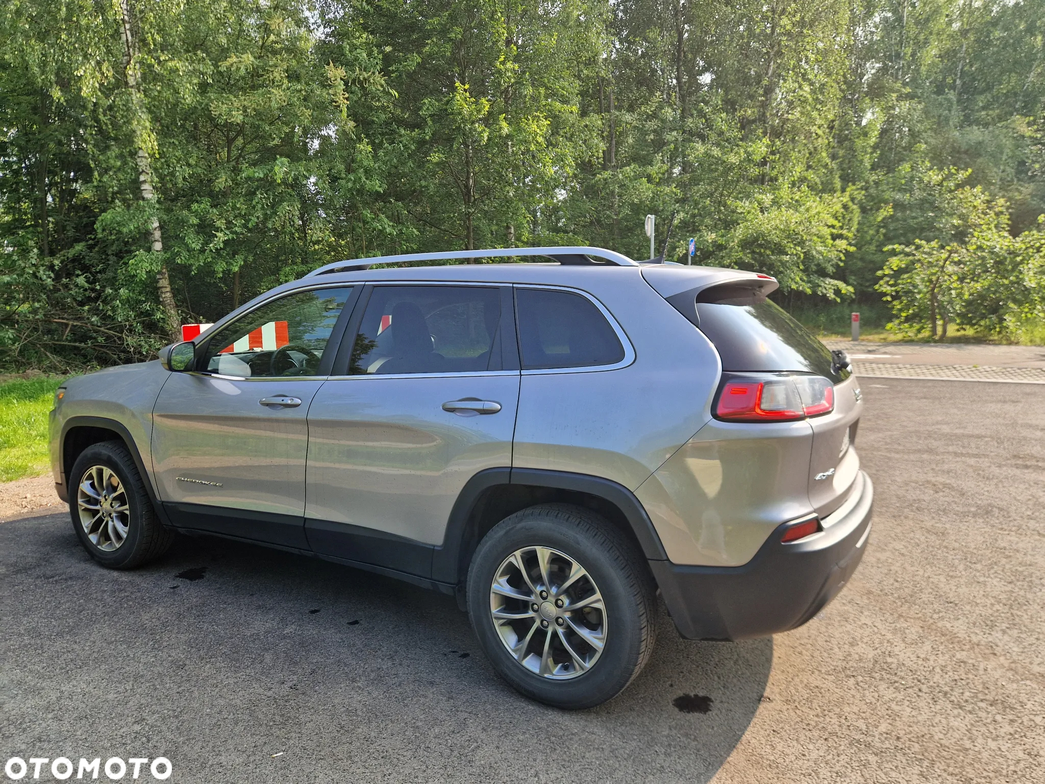Jeep Cherokee - 11