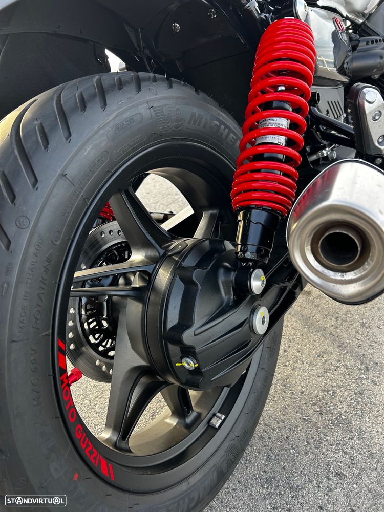Moto Guzzi V7 Stone Ten Nova - 11
