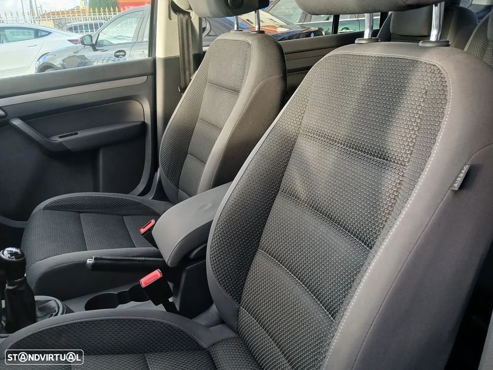 VW Touran 1.6 TDI Blue.Highine 7L - 32