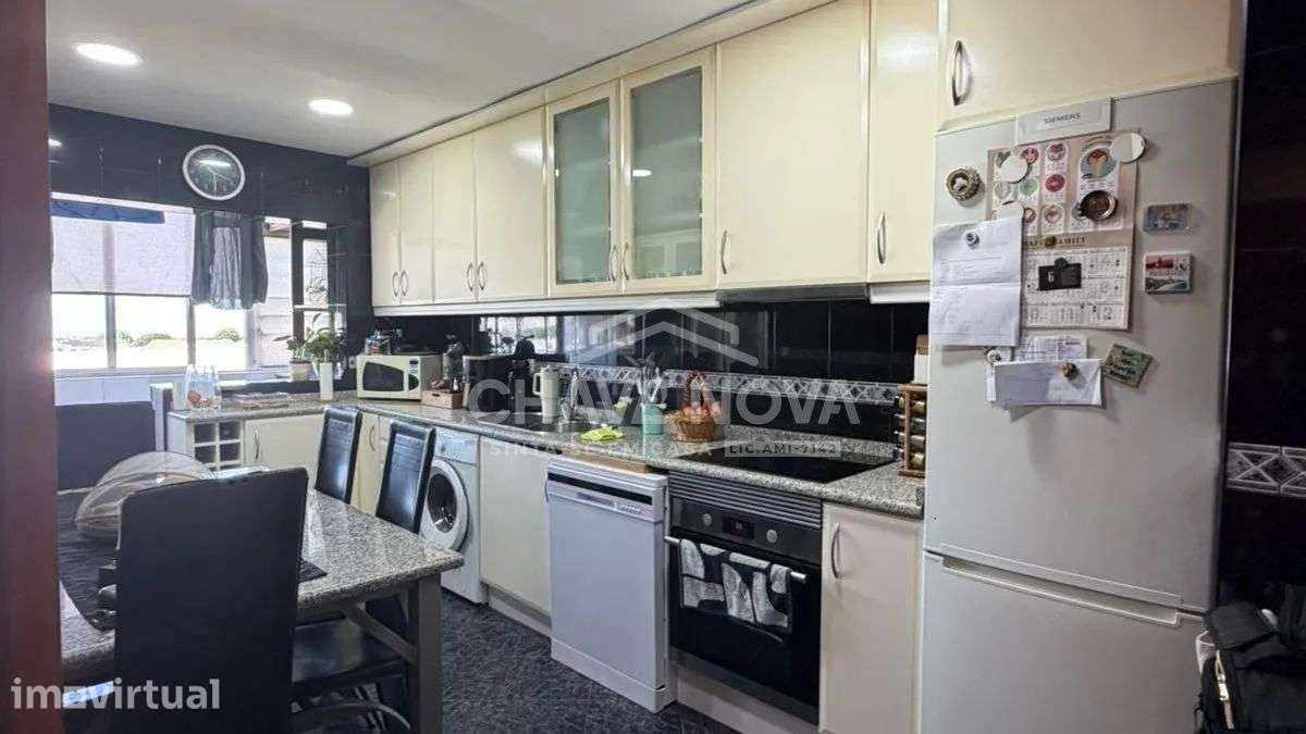 T3 c/ Junto ao Metro e da Piscina Municipal c/ garagem fechad +arrumos - Grande imagem: 4/22