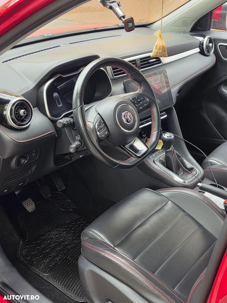 MG ZS 1.5 GSL 5MT Exclusive - 11