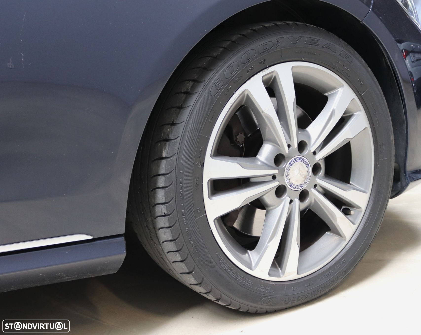 Mercedes-Benz E 300 Bluetec Hybrid Avantgarde - 35
