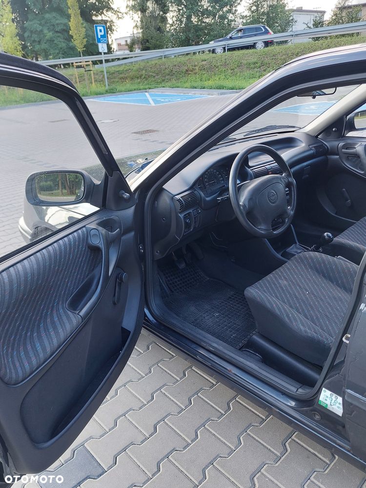 Opel Astra 1.4 Mid - 11