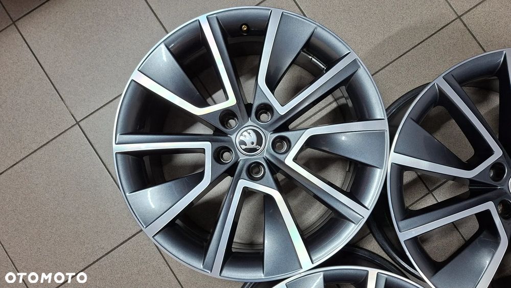 Felgi Aluminiowe 18 Skoda Octavia III 5x112 ET 43 Braga - 11