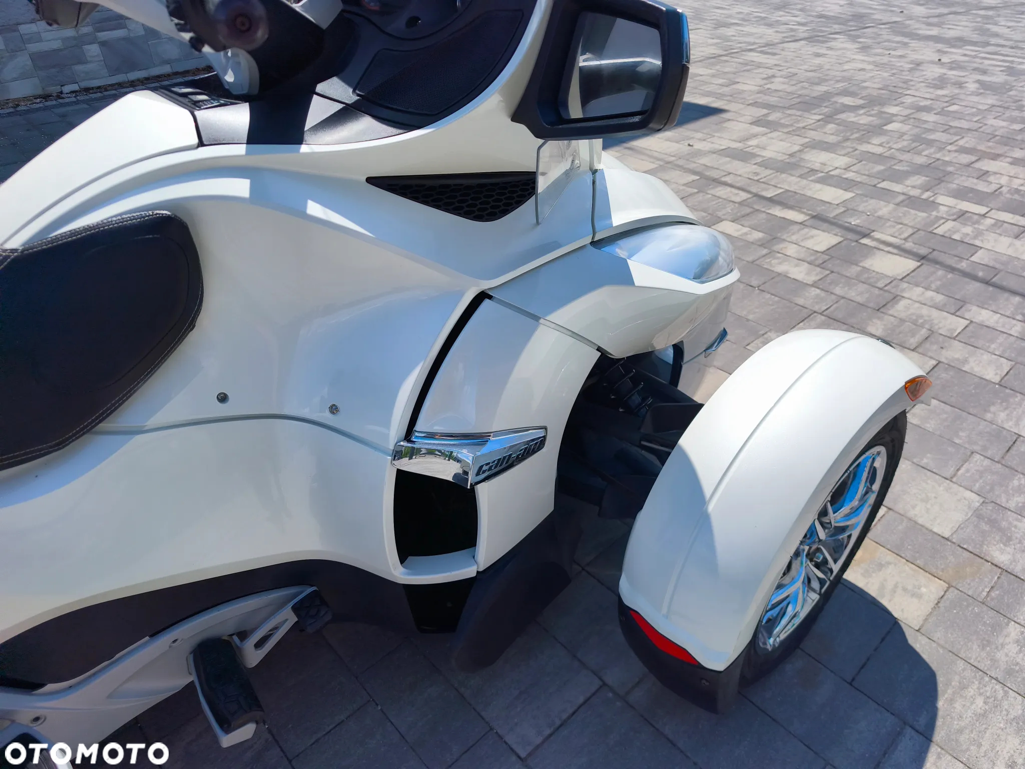 Can-Am Spyder - 25