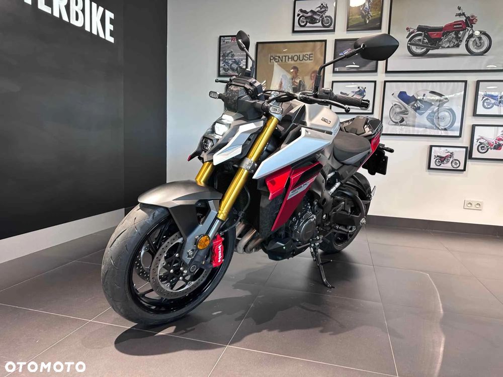 Suzuki GSX - 5