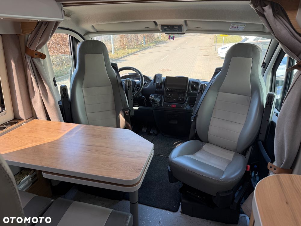 Globe-Traveller Voyager X - 6