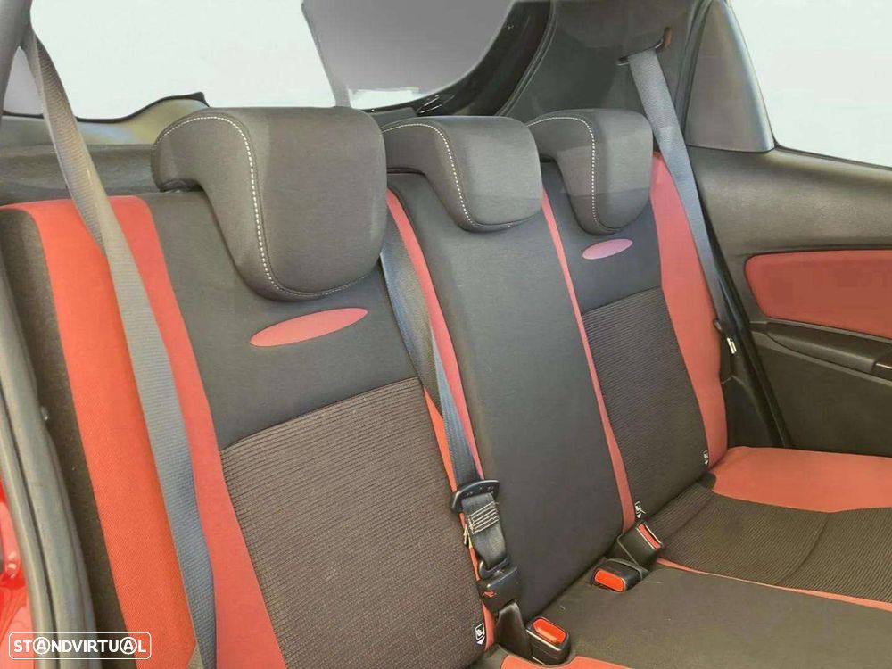 Toyota Yaris 1.5 HSD Comfort - 15