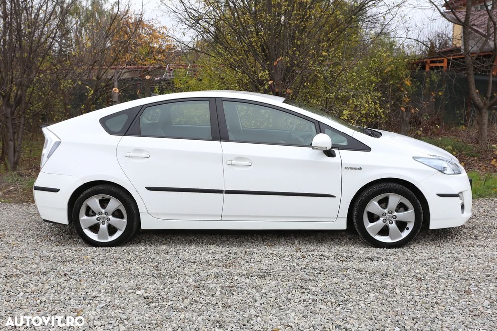 Toyota Prius (Hybrid) Sol - 5