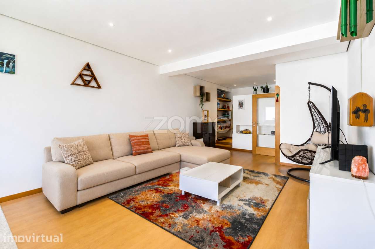 Apartamento T2+1 Renovado, Varanda e Garagem - Rua da Venezuela, Porto - Grande imagem: 3/47