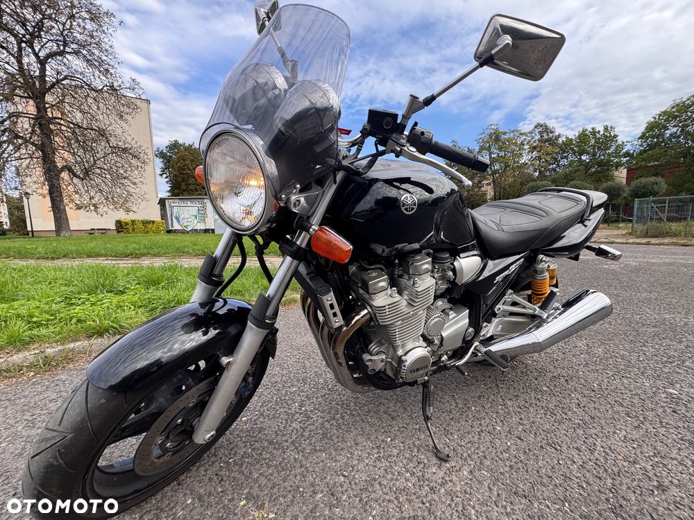Yamaha XJR - 6