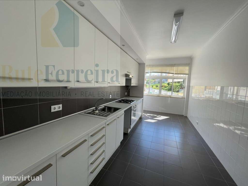 Apartamento T3 remodelado no Centro da Cidade de Torres Vedras !! - Grande imagem: 3/24