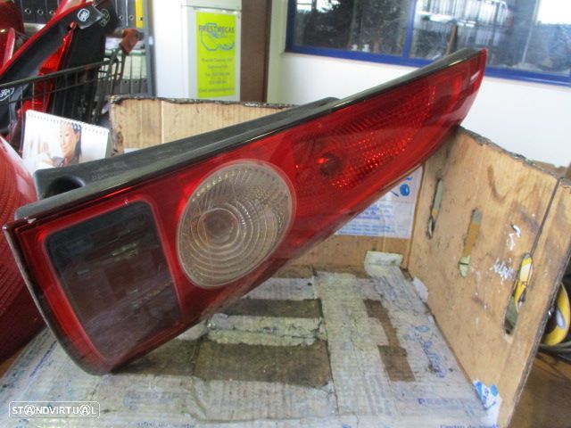 Farol Tras 8200027152 RENAULT ESPACE 2004 DRT RENAULT ESPACE 4 2005 1.9 DCI 115CV 5P CINZA ESCURO DRT RENAULT ESPACE 4 2005 3.0DCI 180CV 5P CINZA - 1