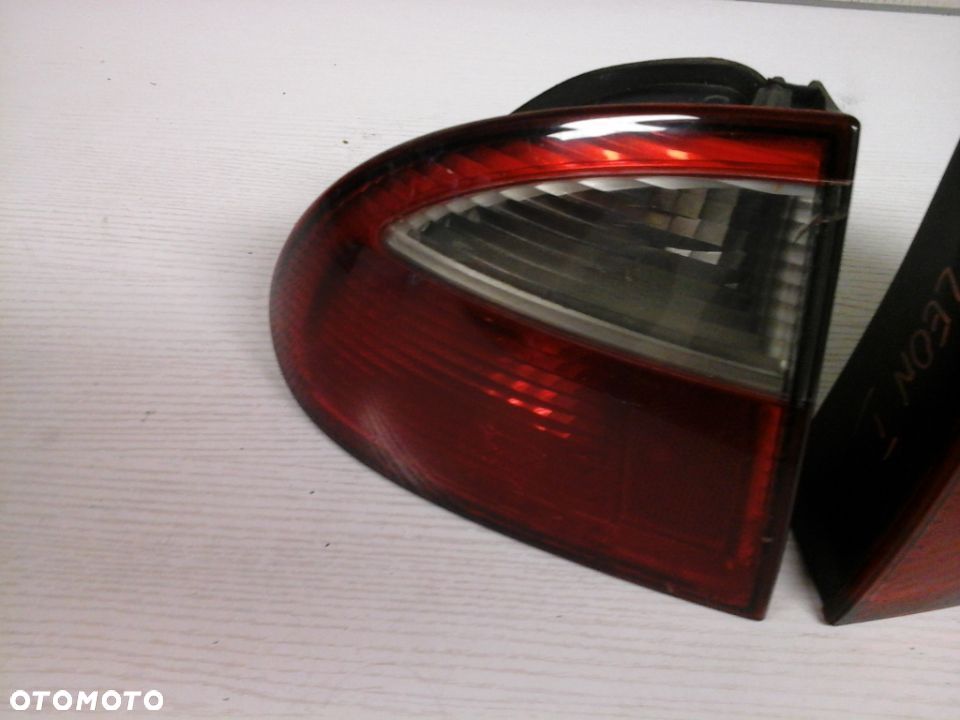 LAMPA TYLNA SEAT LEON 1 PRAWA LUB LEWA W BŁOTNIK - 2