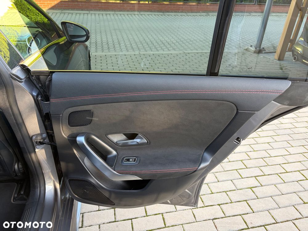 Mercedes-Benz CLA 220 AMG Line 7G-DCT - 17