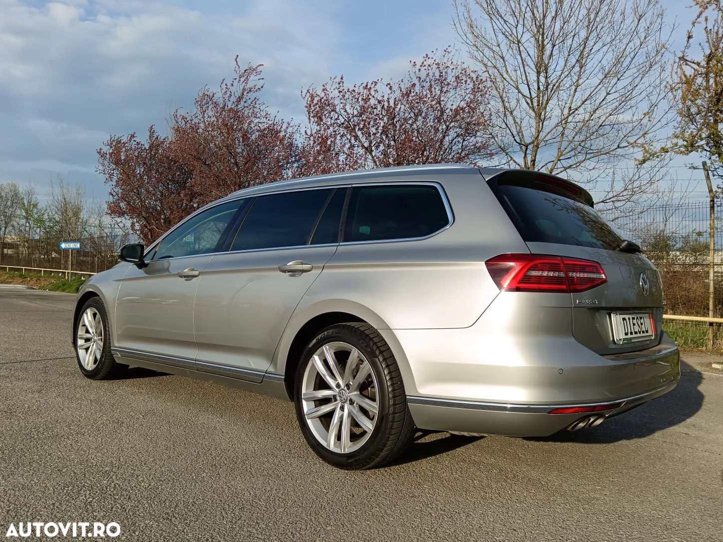 Volkswagen Passat Variant 2.0 TDI DSG Highline - 23