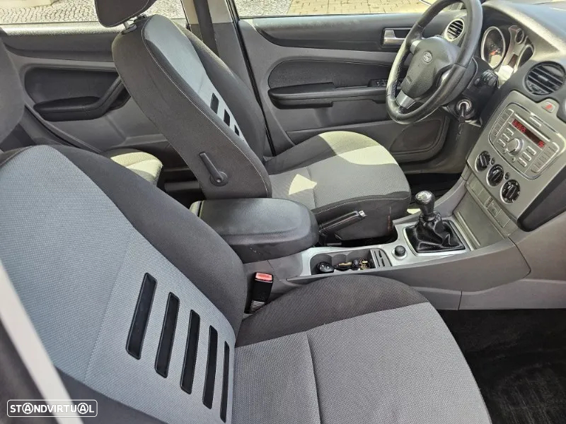 Ford Focus SW 1.6 TDCi Ghia - 14