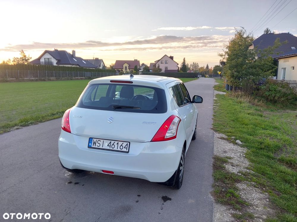 Suzuki Swift 2012 photo 5
