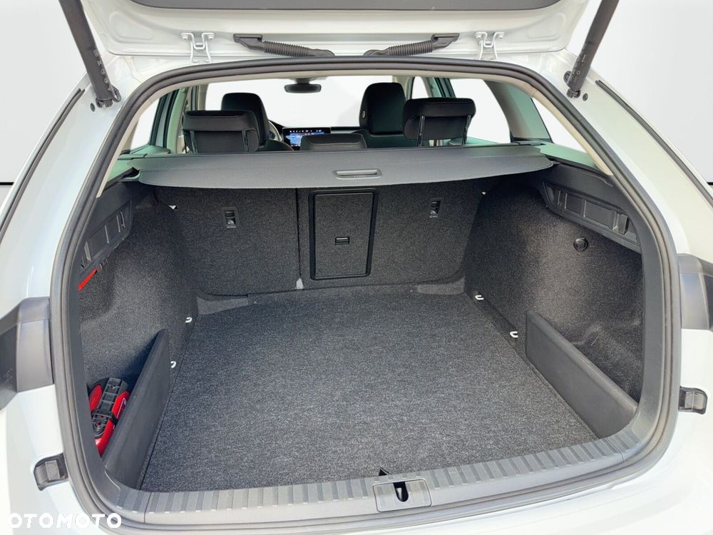 Skoda Octavia 1.5 TSI mHEV Selection DSG - 35