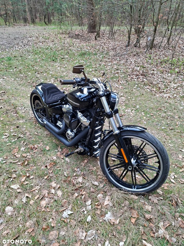 Harley-Davidson Softail Breakout - 23