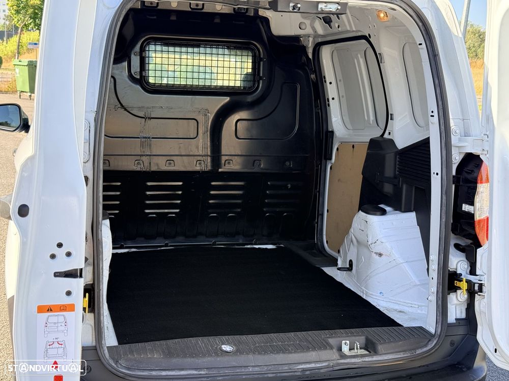 Ford Transit Courier - 10