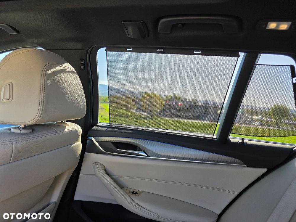 BMW Seria 5 520d xDrive M Sport Edition - 9
