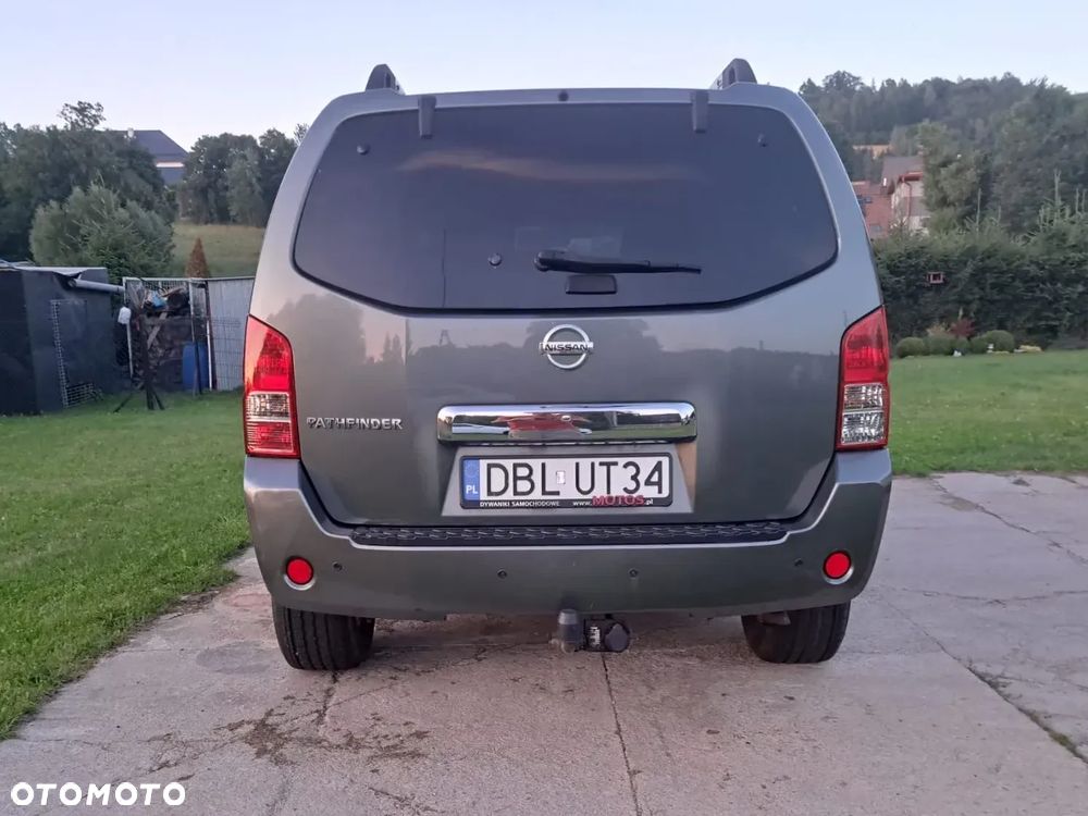 Nissan Pathfinder 2.5 D LE - 6