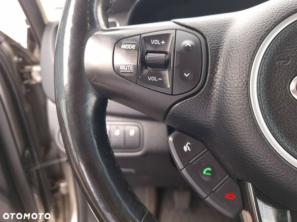 Kia Carens 1.6 GDI L - 17