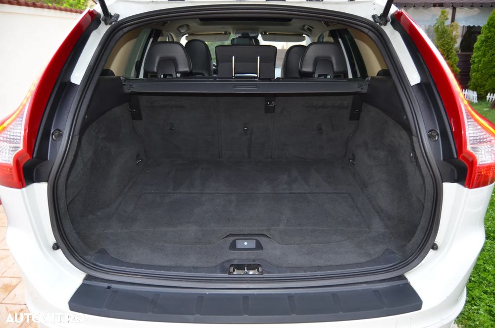 Volvo XC 60 2.4D AWD Aut. RDesign - 16