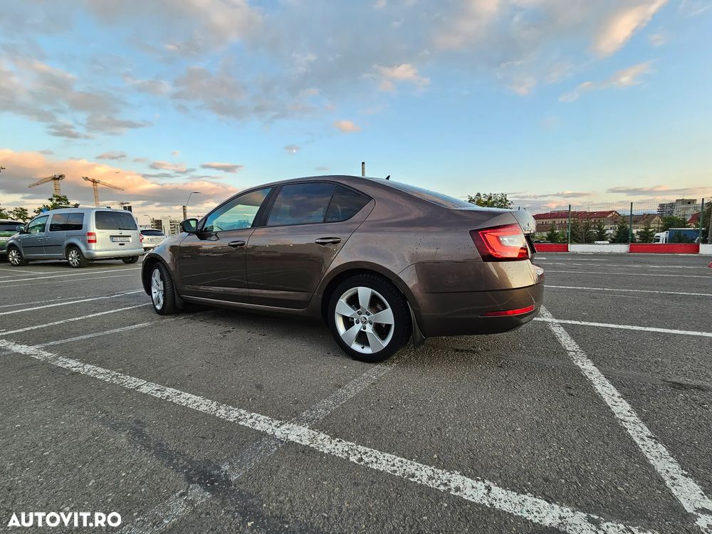 Skoda Octavia 2.0 TDI 4X4 DSG Style - 6