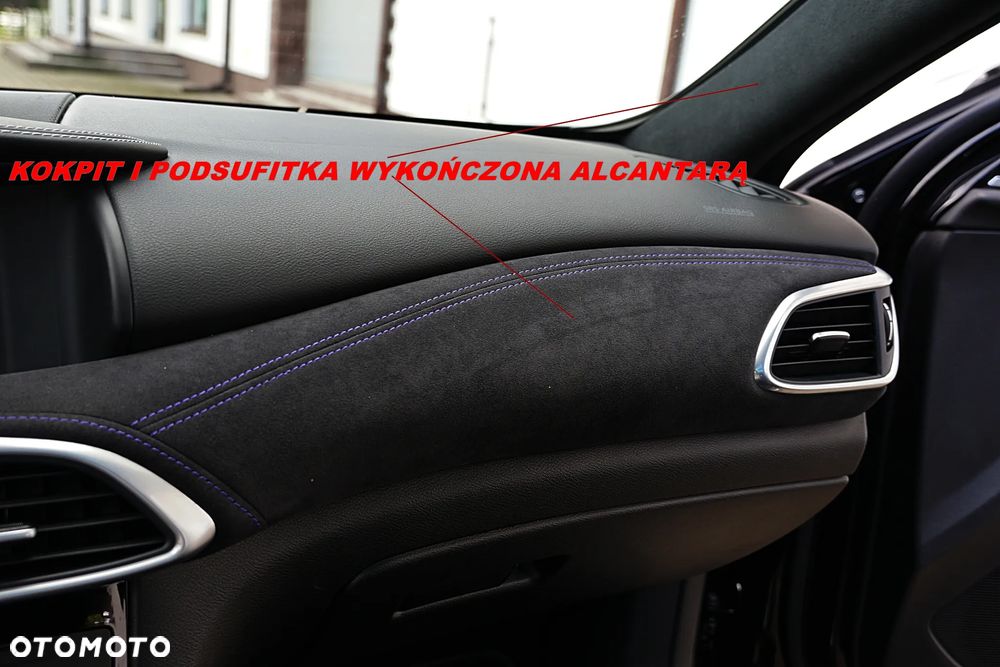 Infiniti Q30 2.0t DCT AWD Sport City Black - 34