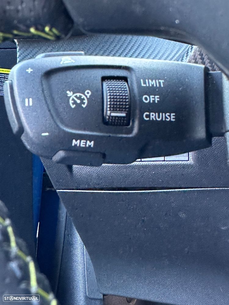 Peugeot e-208 GT+ - 32