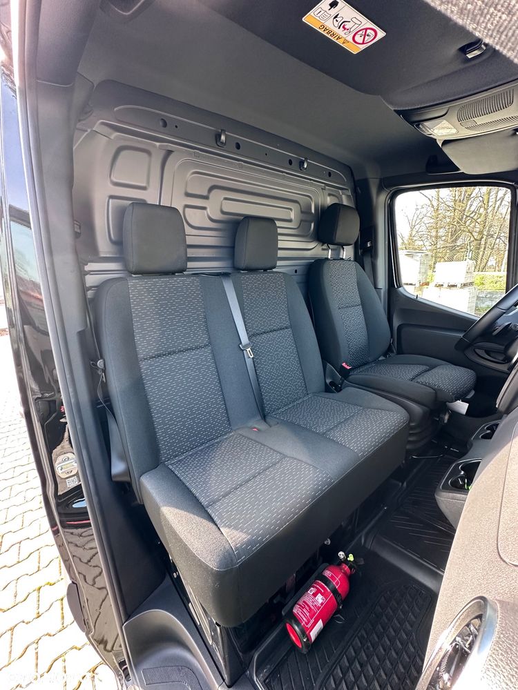 Mercedes-Benz Sprinter - 23