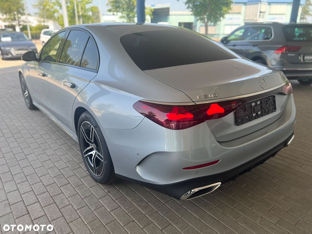Mercedes-Benz Klasa E 200 mHEV 4-Matic Exclusive 9G-Tronic - 11